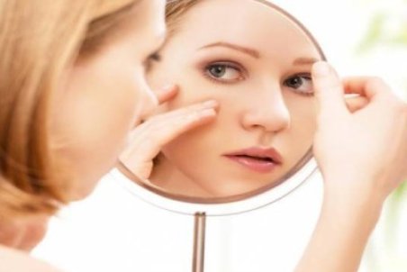 چه چیزی باعث ایجاد تیرگی و کبودی زیر چشم می شود؟