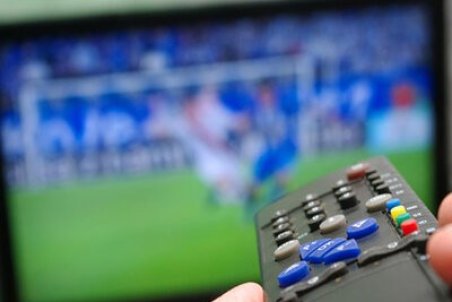 پخش زنده فوتبال امروز، پنج‌شنبه ۱۶ دی ماه از تلویزیون+ جدول