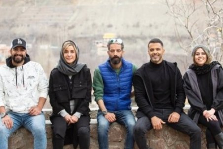 بازیگران و کارگردان سریال حرفه ای در یک قاب