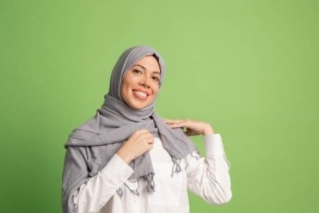 روش های جلوگیری از سر خوردن روسری و شال