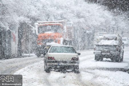 بارش برف در محورهای شمال و غرب استان/تردد جاده‌ای بدون زنجیر چرخ ممنوع