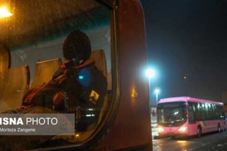 تصاویری از اتوبوس‌خوابیِ بی‌خانمان‌ها در تهران