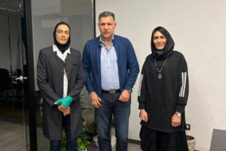 خواهران قهرمان در کنار شهریار فوتبال ایران