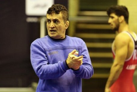 محمد بنا: نمی‌توان از یک تیم در دو میدان مهم و متوالی استفاده کرد