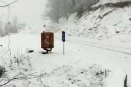 بارش ۳۰ سانتی‌متر برف در فریدونشهر/ محورها در حال بازگشایی است