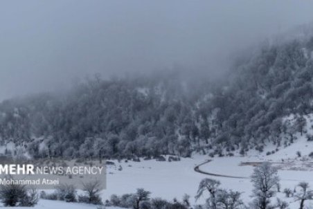 بارش برف و باران در محورهای اصفهان/جاده‌ها لغزنده است