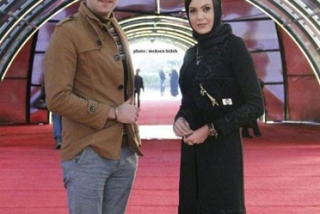 بازیگر جزیره در کنار همسرش!