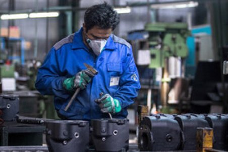 افزایش آگاهی کارگران نسبت به حقوق و قوانین کار