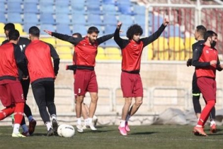 جشن تولد جلال حسینی در تمرین امروز پرسپولیس/عکس