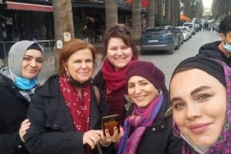 نرگس آبیار در کنار فیلمسازان زن ترکیه/ عکس