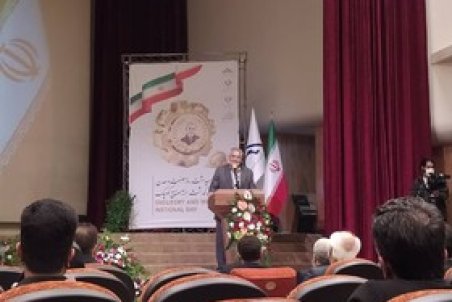 کارگر با حقوق چهار، پنج تومان نمی‌تواند مخارج زندگی‌اش را تأمین کند