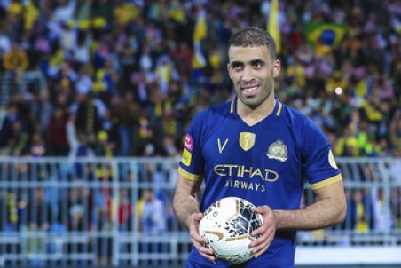 کار خیر عبدالرزاق حمدالله برای خانواده کودک مغربی/عکس