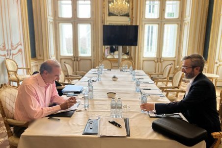 نشست دو جانبه علی باقری و انریکه مورا برگزار شد