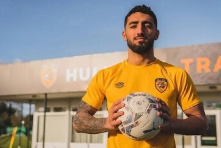 صیادمنش خیلی زود دل سرمربی هال‌سیتی را به دست آورد/عکس