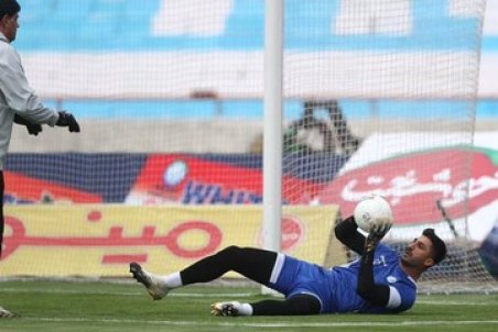 جدایی گلر جنجالی از استقلال منتفی شد