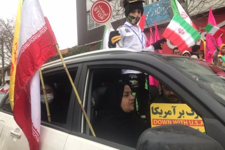 راهپیمایی خودرویی ۲۲ بهمن در همدان آغاز شد