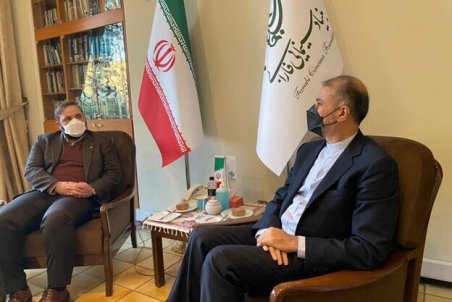 وزیر امور خارجه به تماشای فیلم موقعیت مهدی نشست