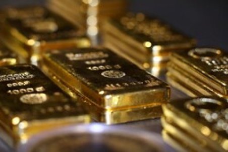 قیمت طلا از قله هشت ماهه عقب نشست