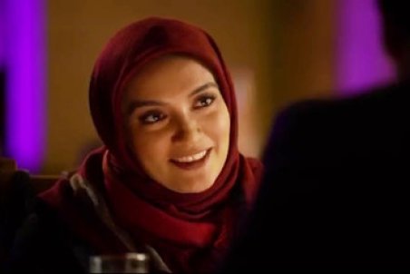 میترا حجاز کنار حامد کمیلی روی صحنه نمایش