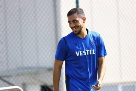 وقتی مدافع استقلال در دربی گلر شد!/عکس