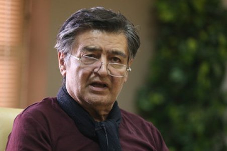 سخنان طعنه‌آمیز رضا رویگری: بچه‌های تئاتر لوطی‌تر از سینمایی‌ها هستند