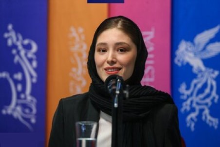 فرشته حسینی در نمایی جنگی از فیلم «دسته دختران»/ عکس