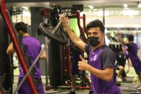 جانواریو و حردانی تماشاگران ویژه دیدار استقلال/عکس