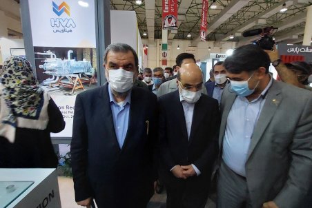 معاون اقتصادی رییس جمهور از نمایشگاه پتروشیمی بازدید کرد