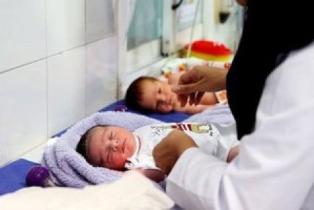 وام فرزندآوری ۱۰۰ میلیونی به چه کسانی تعلق می‌گیرد؟