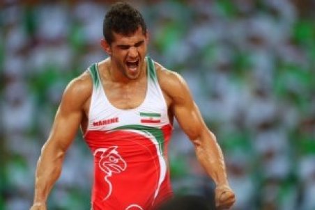 اکبری: هر شب خواب کشتی با حسن یزدانی را می‌بینم