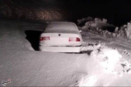 سرنشینان ۱۸ خودروی گرفتار در برف و کولاک در سمنان نجات یافتند