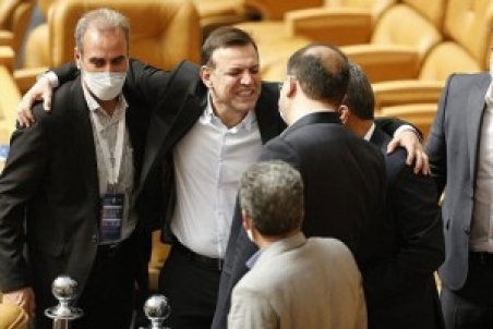 عزیزی‌خادم از ریاست فدراسیون فوتبال عزل شد