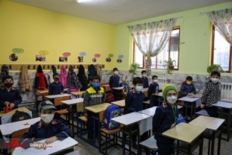 افزایش ابتلا دانش آموزان به کرونا / لزوم بازنگری در مصوبات ستاد کرونا برای آموزش‌های حضوری