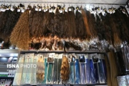 برخی از مادران به دلیل نیاز مالی موی دختران خود را می‌فروشند