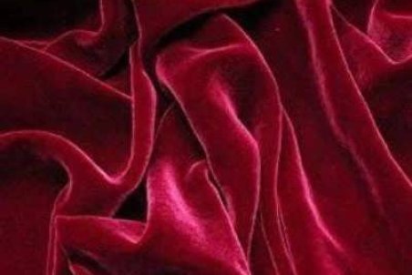 نحوه شستشوی لباس مخمل با دست و ماشین لباسشویی