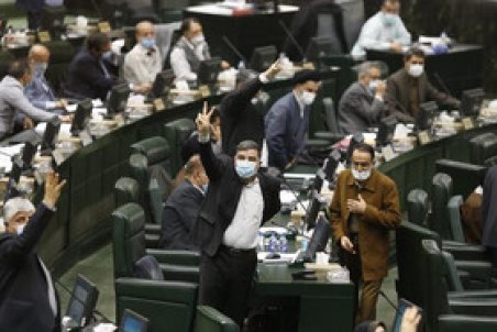 دولت به تدوین نقشه راه توسعه صنعت هسته‌ای کشور مکلف شد