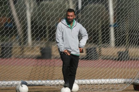 بچه غول استقلال در کنار فایتر ایرانی/عکس