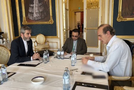 نشست دوجانبه باقری و انریکه مورا برگزار شد