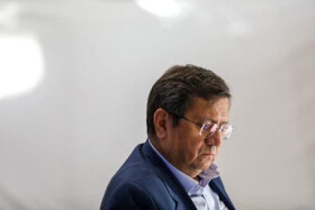 واکنش همتی به حذف ارز ۴۲۰۰