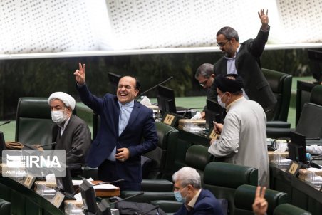 وزیر اقتصاد مسئول امور اجرایی دبیرخانه شورای عالی مناطق آزاد تجاری شد