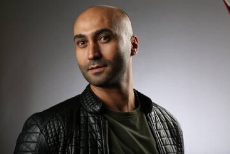 گیر افتادن بازیگر سریال «قورباغه» در «توفان»/ عکس