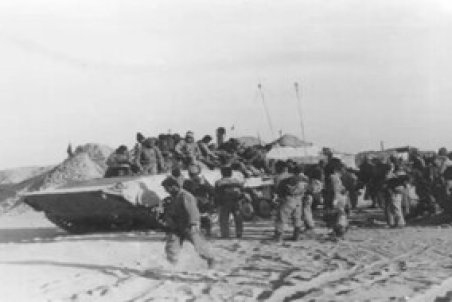 رزمنده‌ای که دستش از کتف قطع شد و با این‌حال توانست تیربار دشمن را خاموش کند/ عکس