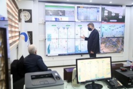 معاون وزیر نیرو در امور آب و آبفا از رصدخانه آب و انرژی سازمان آب و برق خوزستان بازدید کرد