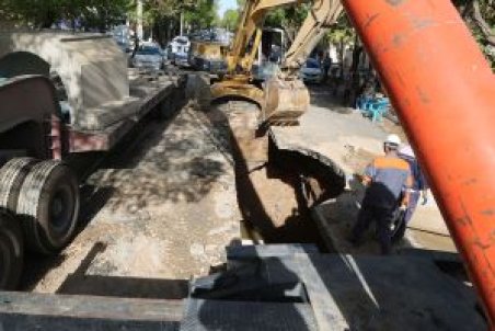 فرونشست خیابان شهید قدوسی اصفهان ناشی از ریزش کلکتور قدیمی فاضلاب بود